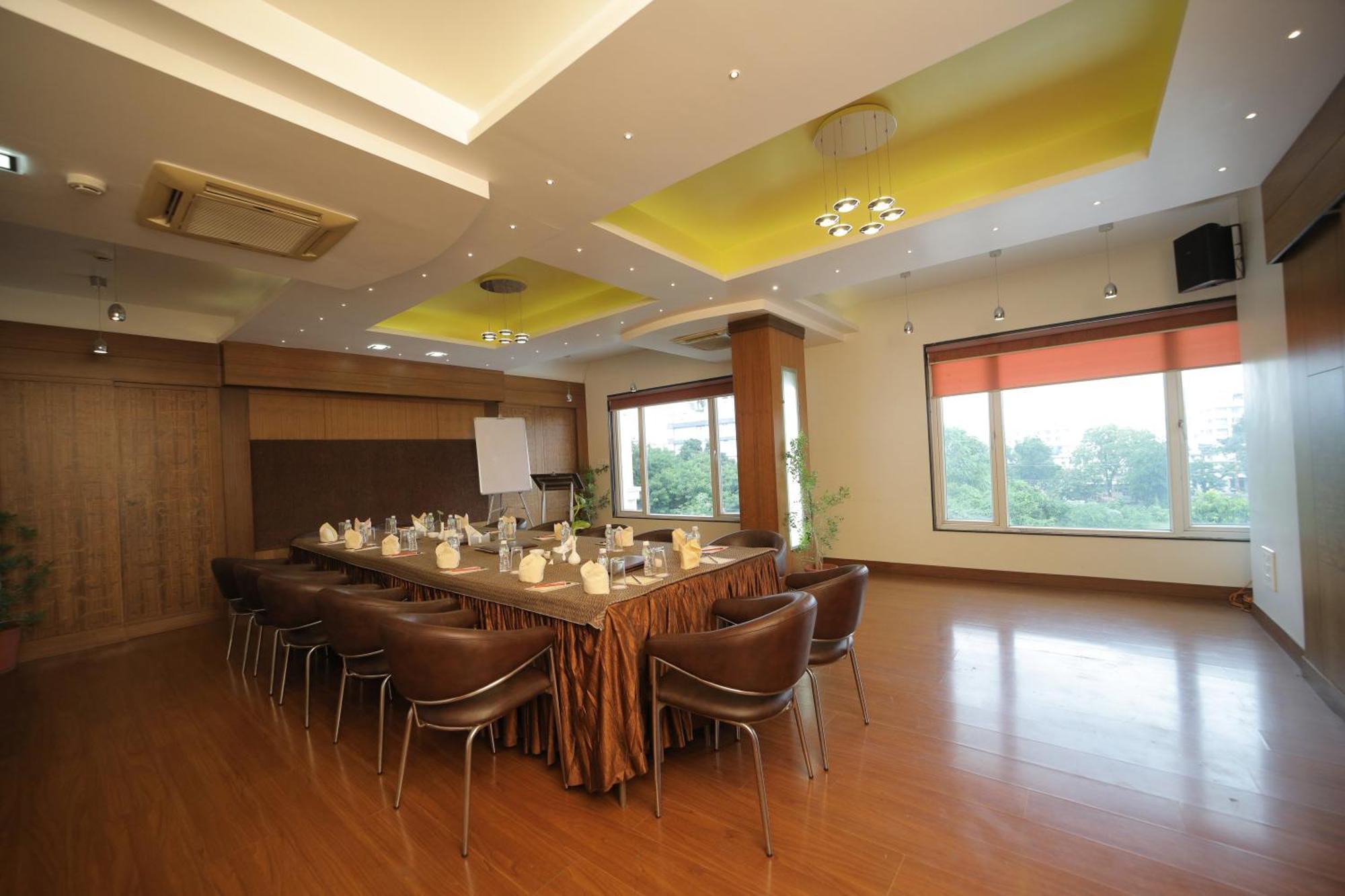Amantra Comfort Hotel Udaipur Extérieur photo